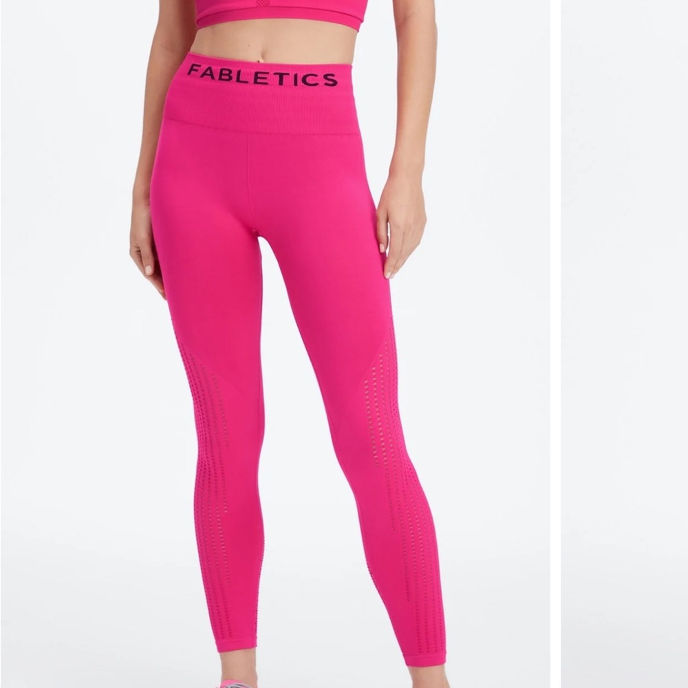 Fabletics Sync Seamless High-Waisted 7/8 Leggings